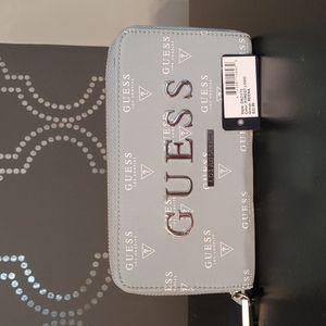 Guess wallet only used few times. Like brand new.